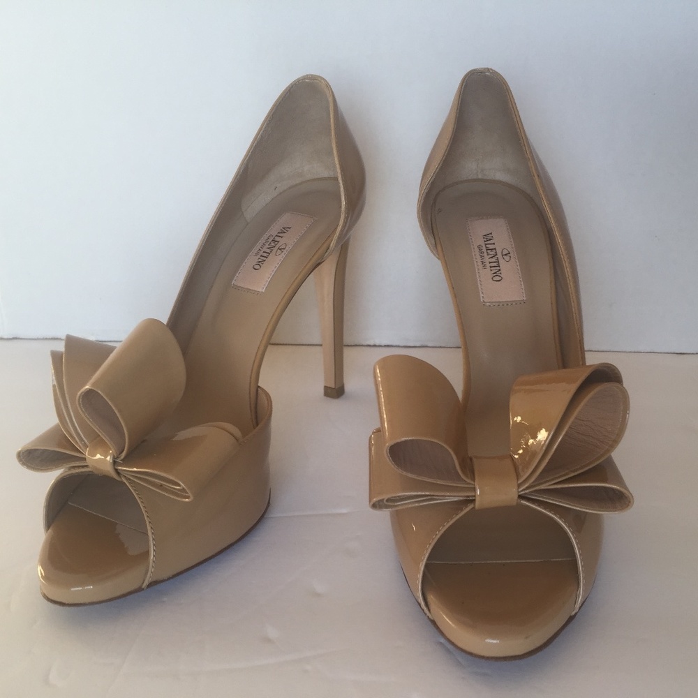 Valentino Garavani Peep Toe Sandals 10.5 cm heels color TAN